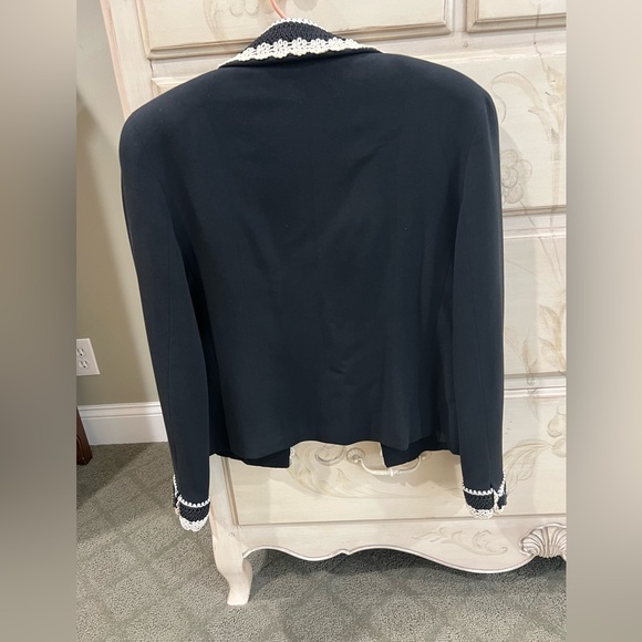 Vintage Chanel Blazer - Picture 3 of 5